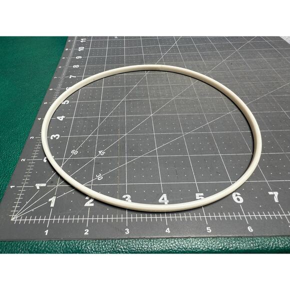 The Pampered Chef Microwave Rice Cooker Plus 3 Quart 2779 Lid Gasket ONLY - Picture 1 of 3